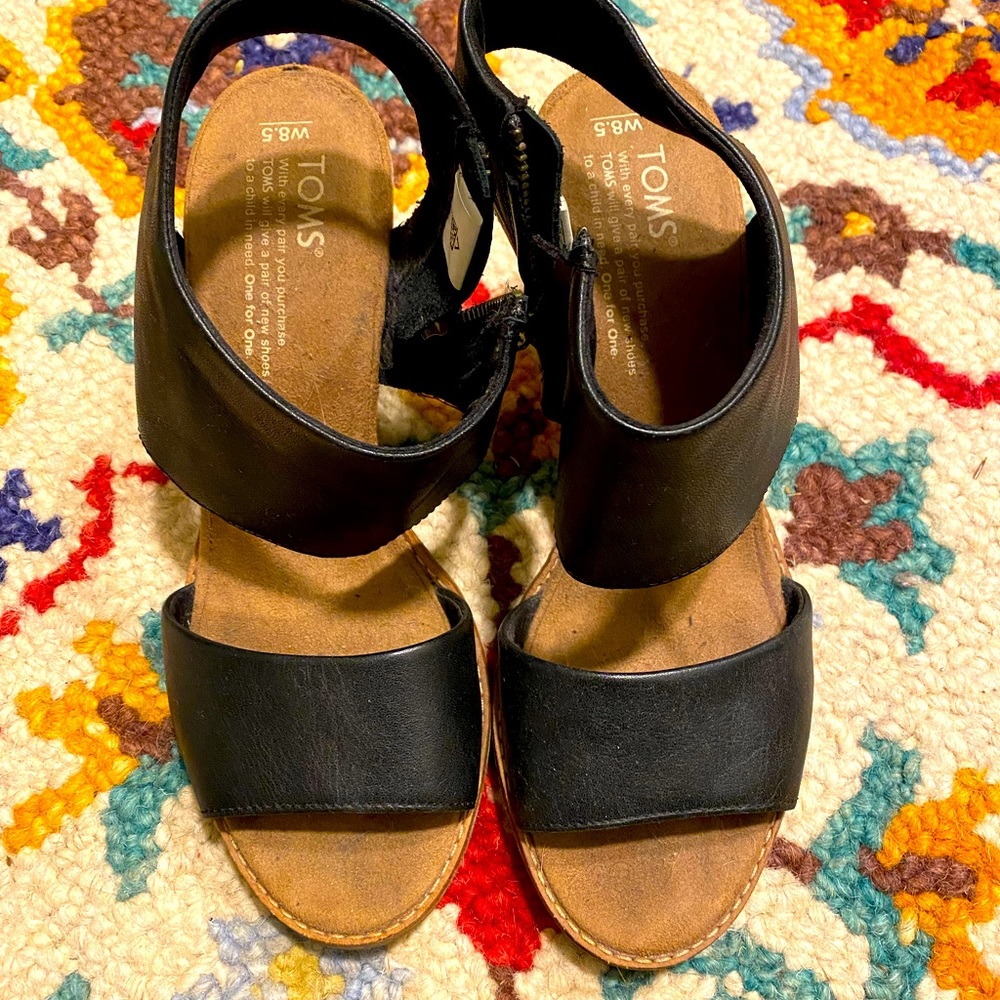 Majorca Cutout Sandal, black leather
